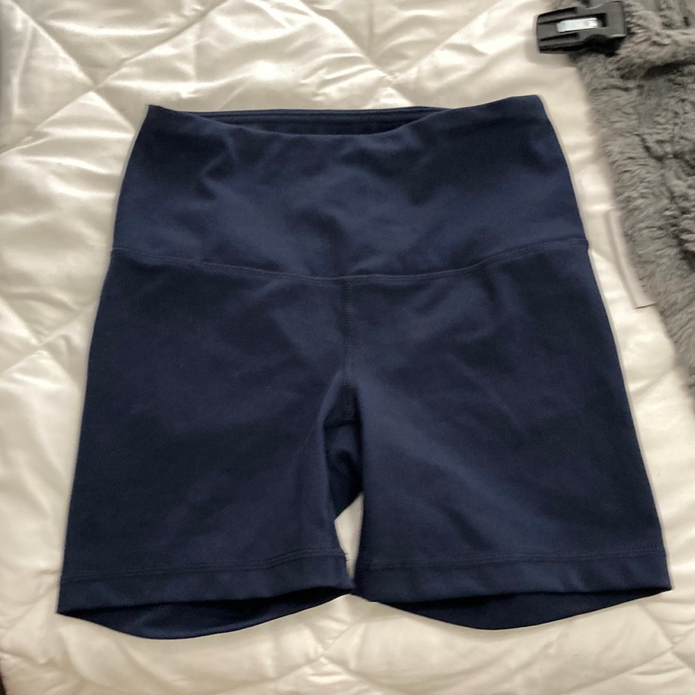 These navy blue biker short